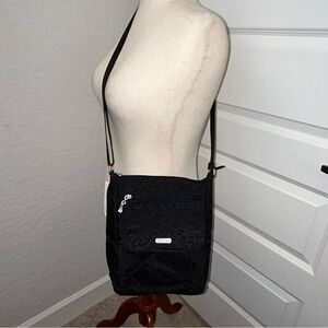New, Baggallini Monochromatic Animal Print Pocket Town Crossbody Purse Bag